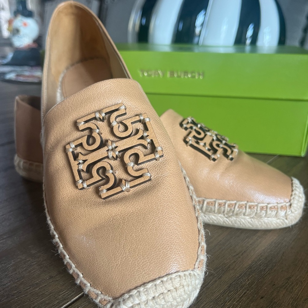 NIB Tory Burch Cut Out Logo Leather Espadrille 7.5 Ginger Shortbread Tan shoes